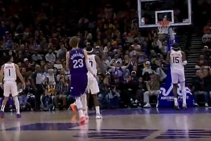 终于等到！吉莱斯皮点到篮板推反击 布克双手飞扣反超比分！