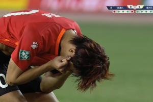 南通队长第五罚被泰州门将扑出！泪洒赛场，身后泰州全队疯狂庆祝