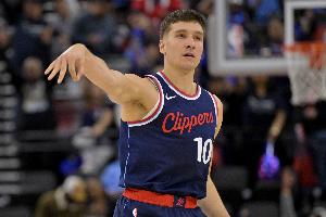 谁会掉队？队记：卢暗示根据10-15场样本 轮换预计从10人缩为9人