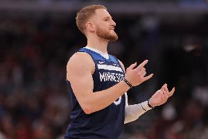 站出来了！迪文岑佐6记三分拿下25分9板5助1帽