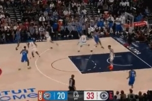 自带瞄准镜！以赛亚·乔轰进首节超远压哨三分