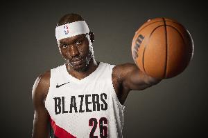 斯普利特：里斯拉开空间让防守不敢收缩 空间打开后突破容易多了