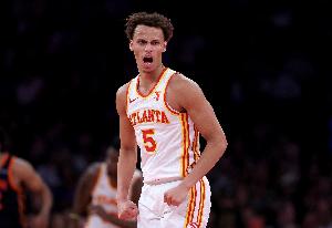 虽迟但到！丹尼尔斯连续62场送出抢断 超越老里独享老鹰队史第一